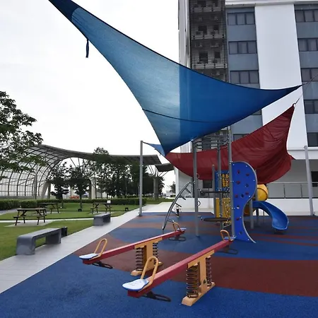 Family Cozy Homestay - Alpha Ivf At Strand Mall Petaling Jaya Exterior photo